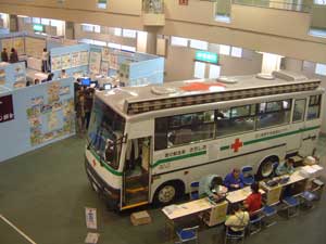 献血車